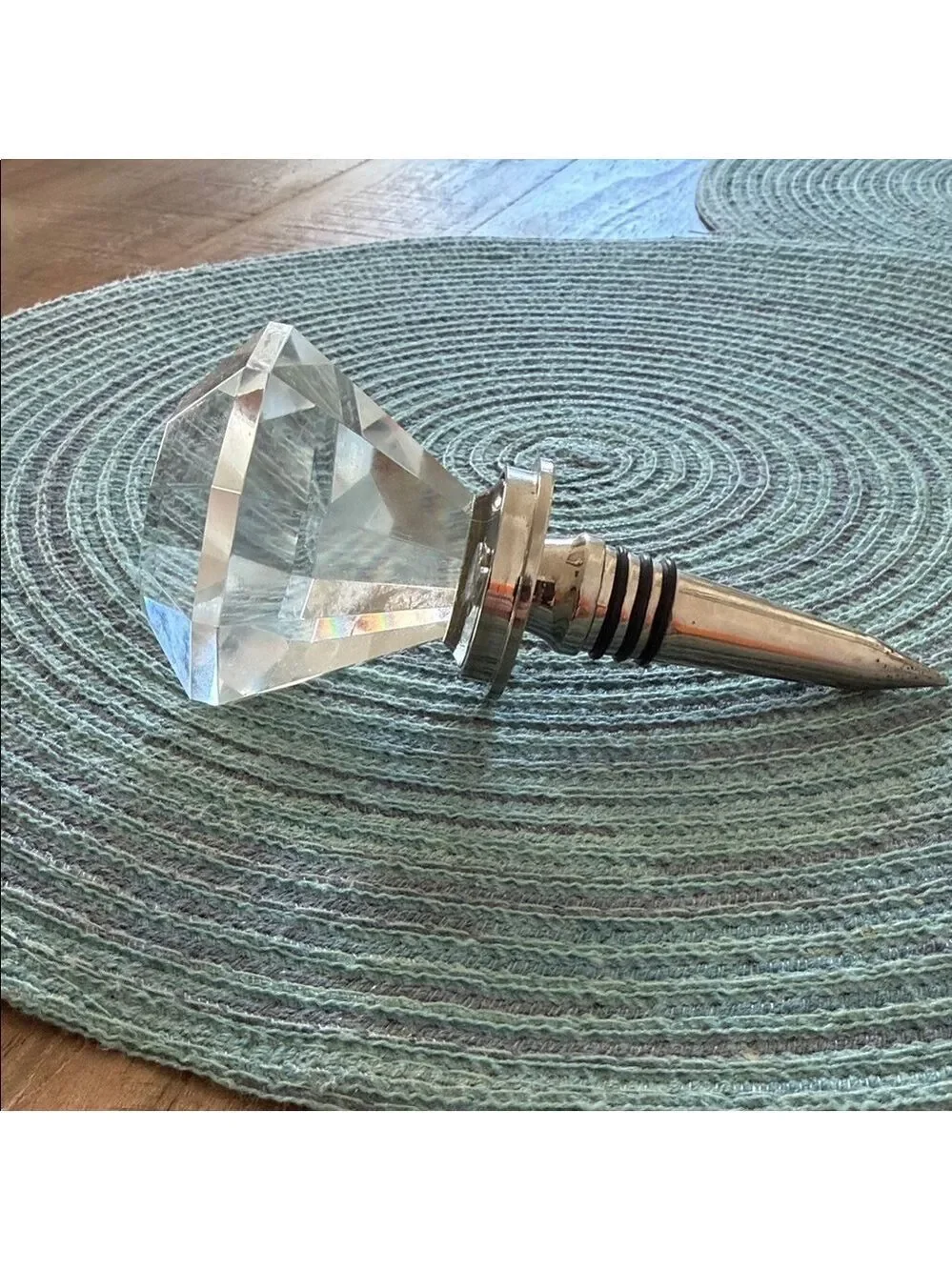 Faceted Crystle Wine Bottle Stopper, Silver Base with 3 Black Rubber Rings